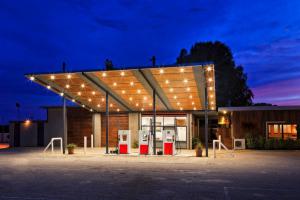 LOJAS DE CONVENIENCIA E POSTO DE COMBUSTÍVEL